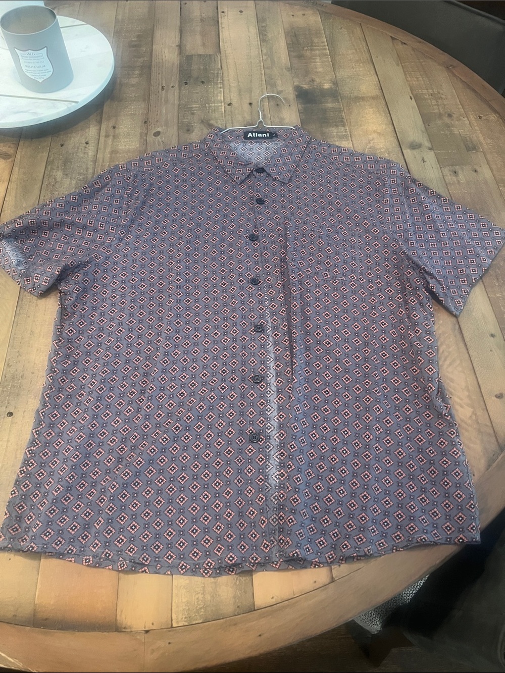 Short-Sleeve Casual Button-Down Shirt in Blue and Red Geo Print